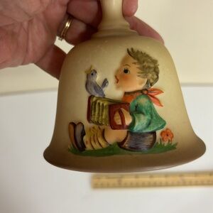 Vintage Hummel Goebel HUM700 1978 Boy Singing TMK-5 First Edition